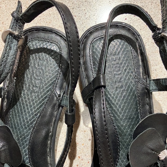 Born Leather Thong Sandals Size 8 - Picture 2 of 7